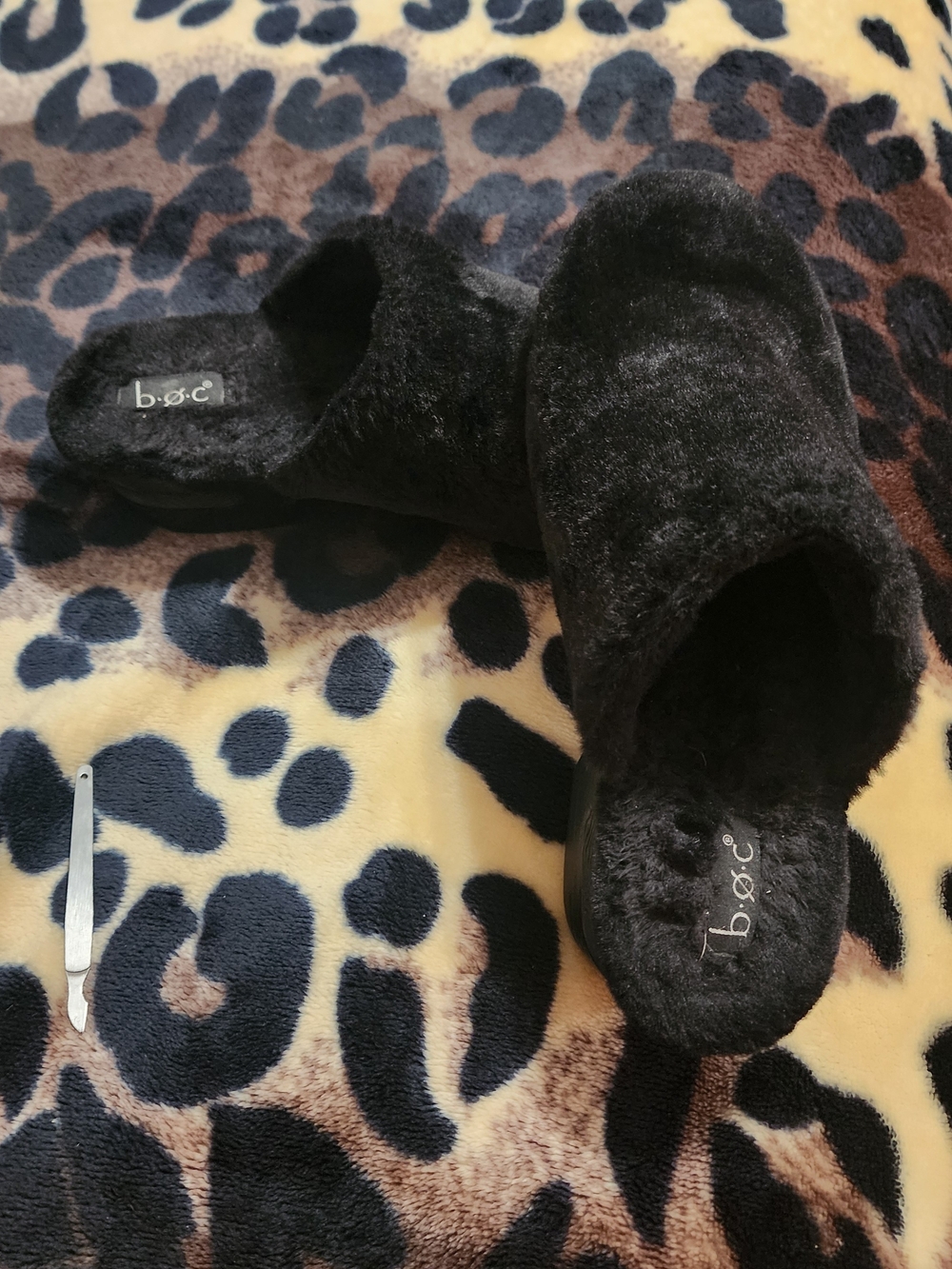 b.o.c Black Fuzzy Slide Slippers for Women